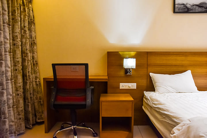 book a hotel suite in chakan